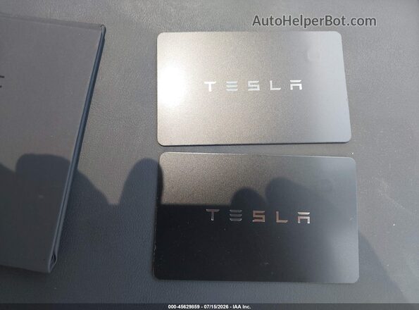 7SAYGDEE9TA454988 2026 TESLA MODEL Y Gray Vista del salpicadero