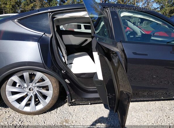 7SAYGDEE9TF355185 2026 TESLA MODEL Y Gray Vista de la etiqueta del VIN