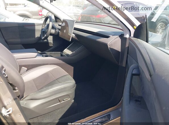 7SAYGDEE9TF544788 2026 TESLA MODEL Y Silver Սալոնի դիմացի տեսք