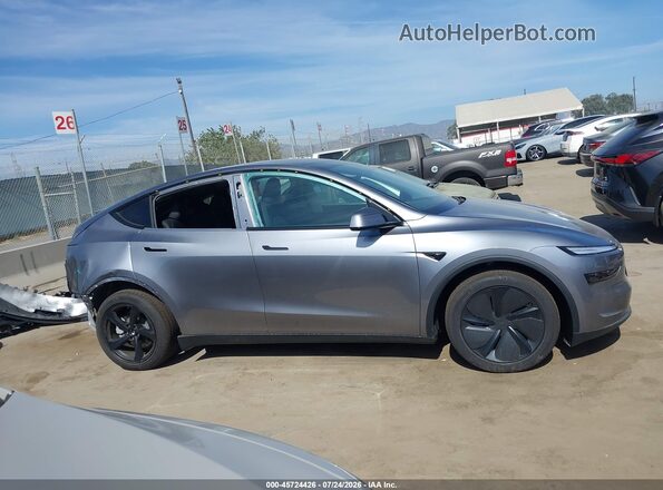 7SAYGDEE9TF544788 2026 TESLA MODEL Y Silver Սալոնի հետևի տեսք