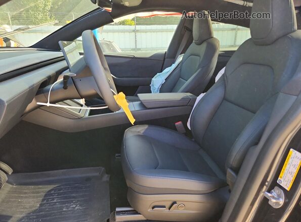 7SAYGDEE9TF580075 2026 TESLA MODEL Charcoal Widok wnętrza z przodu