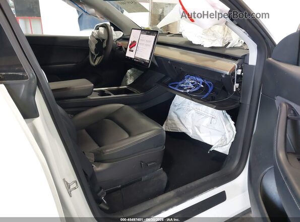 7SAYGDEEXNF385654 2022 TESLA MODEL Y White Front interior view