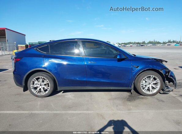 7SAYGDEEXNF485236 2022 TESLA MODEL Y Blue Widok wnętrza z tyłu