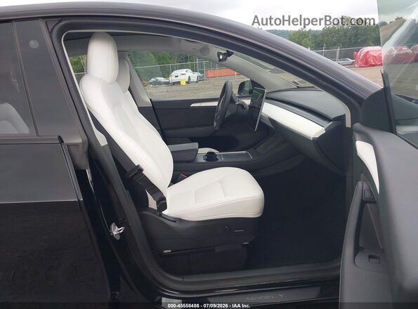 7SAYGDEEXNF565443 2022 TESLA MODEL Y Black Front interior view