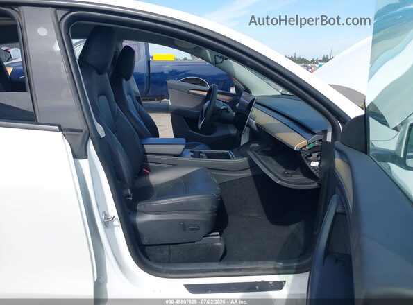 7SAYGDEEXPA041807 2023 TESLA MODEL Y Белый Вид салона спереди