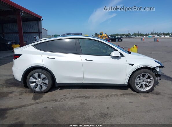7SAYGDEEXPA041807 2023 TESLA MODEL Y Белый Панорамный вид салона 360°