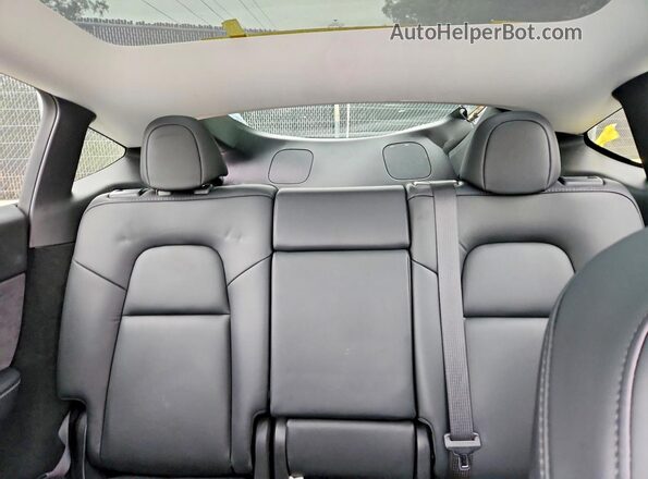 7SAYGDEEXPA060924 2023 TESLA MODEL White Widok tylnych siedzeń