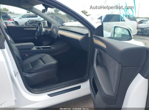 7SAYGDEEXPA061121 2023 TESLA MODEL Y Белый Вид салона спереди