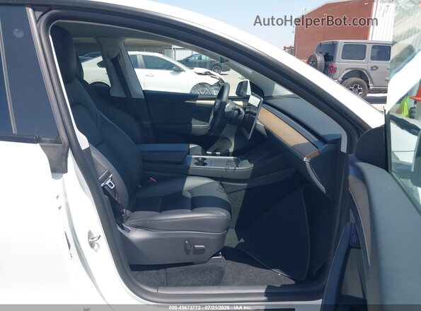 7SAYGDEEXPA095284 2023 TESLA MODEL Y White Սալոնի դիմացի տեսք