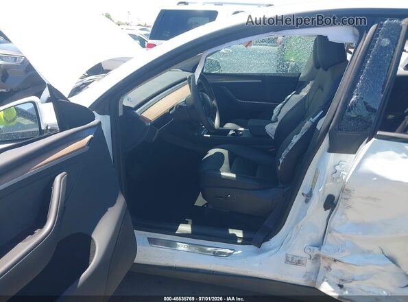 7SAYGDEEXPA109474 2023 TESLA MODEL Y Белый Вид салона спереди