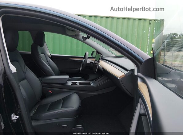 7SAYGDEEXPA181548 2023 TESLA MODEL Y Black Вид салону спереду