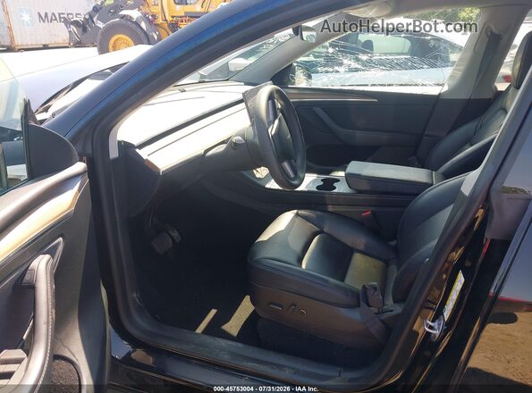 7SAYGDEEXPF706983 2023 TESLA MODEL Y Black Widok wnętrza z przodu