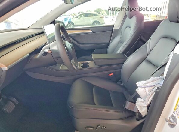 7SAYGDEEXRA263976 2024 TESLA MODEL Белый Вид салона спереди