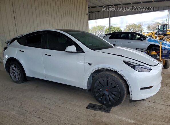 7SAYGDEEXRA263976 2024 TESLA MODEL Белый Передняя правая четверть
