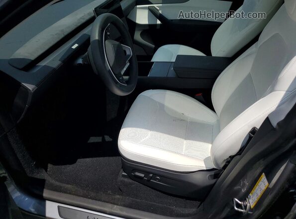 7SAYGDEEXTA382585 2026 TESLA MODEL Gray Front interior view
