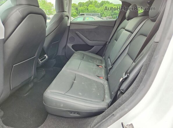 7SAYGDEEXTA388998 2026 TESLA MODEL White Widok tylnych siedzeń