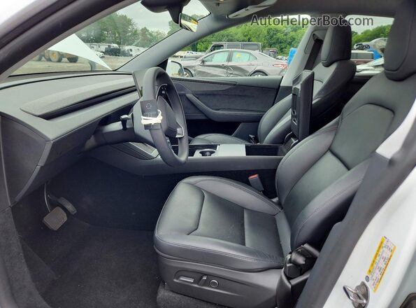 7SAYGDEEXTA388998 2026 TESLA MODEL White Widok wnętrza z przodu