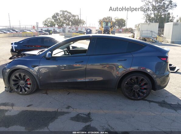 7SAYGDEF0NF404365 2022 TESLA MODEL Y Gray Widok wnętrza z tyłu