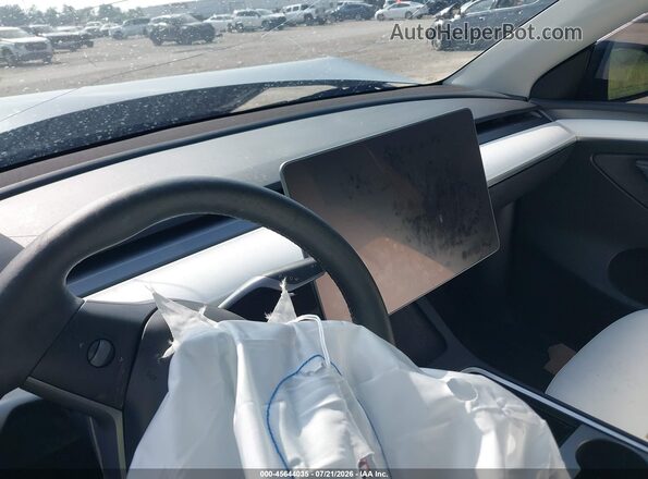 7SAYGDEF0RF052491 2024 TESLA MODEL Y Gray Widok tylnych siedzeń