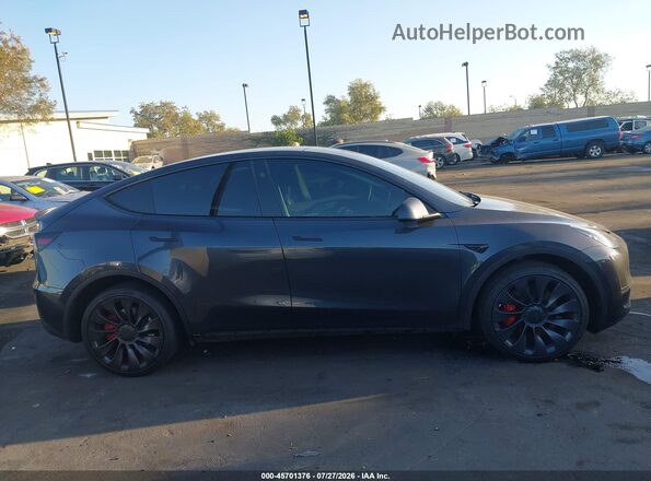 7SAYGDEF0RF062888 2024 TESLA MODEL Y Gray Vista interior trasera