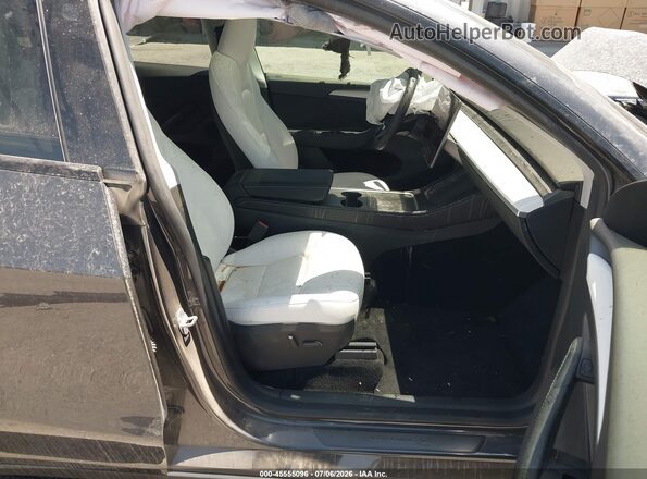 7SAYGDEF0SF237579 2025 TESLA MODEL Y Серый Вид салона спереди