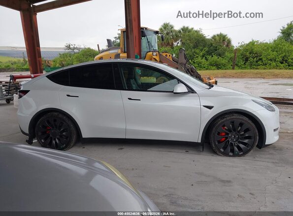 7SAYGDEF1NF517533 2022 TESLA MODEL Y White Widok wnętrza z tyłu