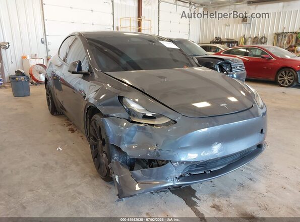 7SAYGDEF1PF646519 2023 TESLA MODEL Y Gray Widok z przodu