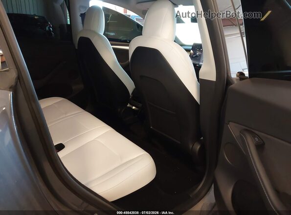 7SAYGDEF1PF646519 2023 TESLA MODEL Y Gray Widok naklejki z numerem VIN