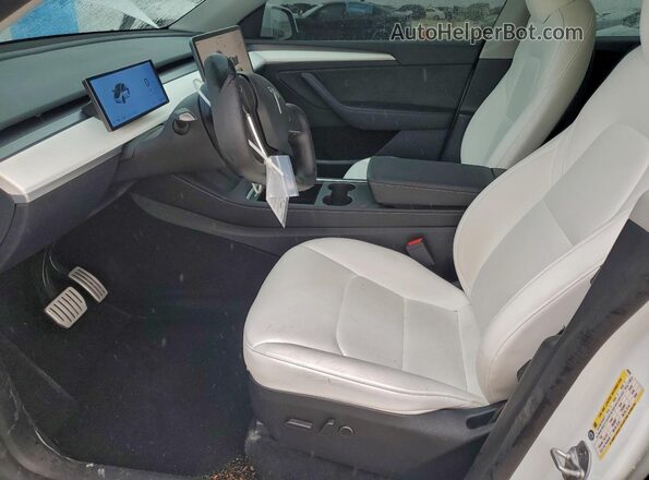7SAYGDEF1RF042987 2024 TESLA MODEL Белый Вид салона спереди