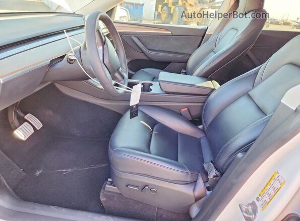 7SAYGDEF1RF181551 2024 TESLA MODEL White წინა სალონის ხედი