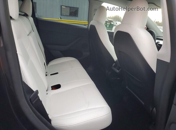 7SAYGDEF3RF155873 2024 TESLA MODEL Gray Rear interior view