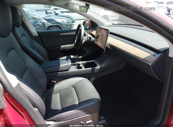 7SAYGDEF4PF606371 2023 TESLA MODEL Y Red Vista interior delantera