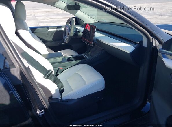 7SAYGDEF4PF640987 2023 TESLA MODEL Y Черный Вид салона спереди