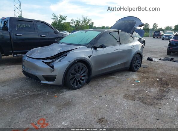 7SAYGDEF5RA309948 2024 TESLA MODEL Y Gray Vista tres cuartos delantera izquierda