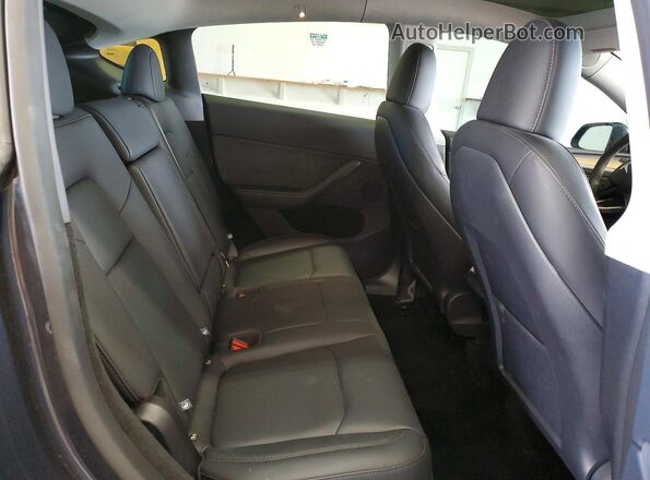 7SAYGDEF5RA330539 2024 TESLA MODEL Charcoal Widok tylnych siedzeń