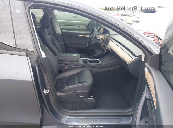 7SAYGDEF6PF668595 2023 TESLA MODEL Y Gray Widok wnętrza z przodu