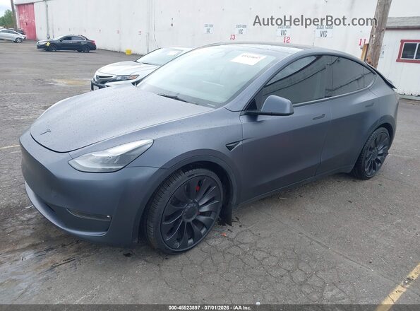 7SAYGDEF6PF668595 2023 TESLA MODEL Y Gray Przód lewy