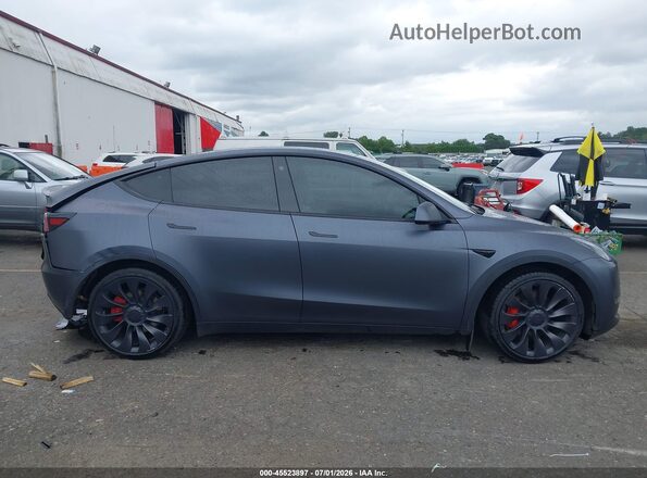 7SAYGDEF6PF668595 2023 TESLA MODEL Y Gray Widok wnętrza z tyłu
