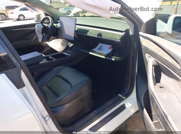 7SAYGDEF6PF822996 2023 TESLA MODEL Y White Вид салону спереду