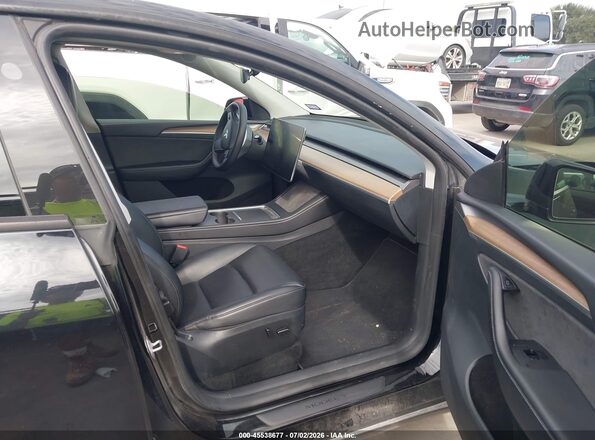 7SAYGDEF6PF895818 2023 TESLA MODEL Y Black Vista interior delantera