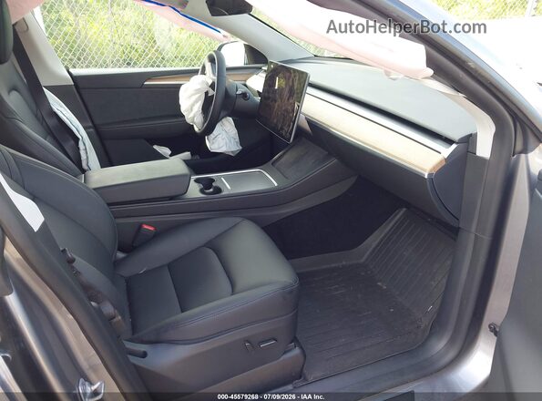 7SAYGDEF6RA320277 2024 TESLA MODEL Y Gray Widok wnętrza z przodu