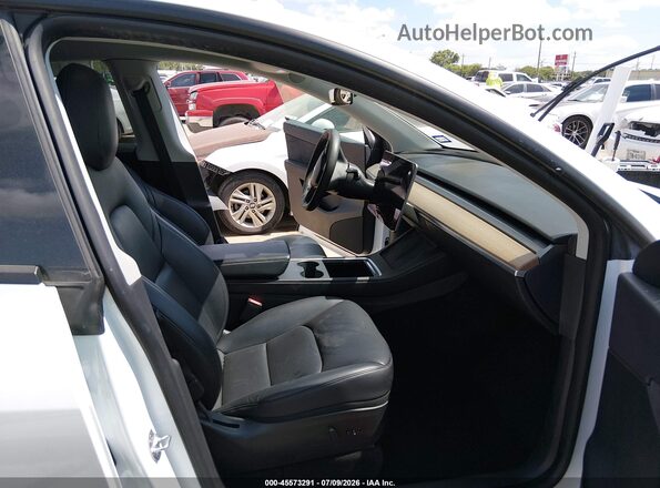 7SAYGDEF7NF307535 2022 TESLA MODEL Y Белый Вид салона спереди