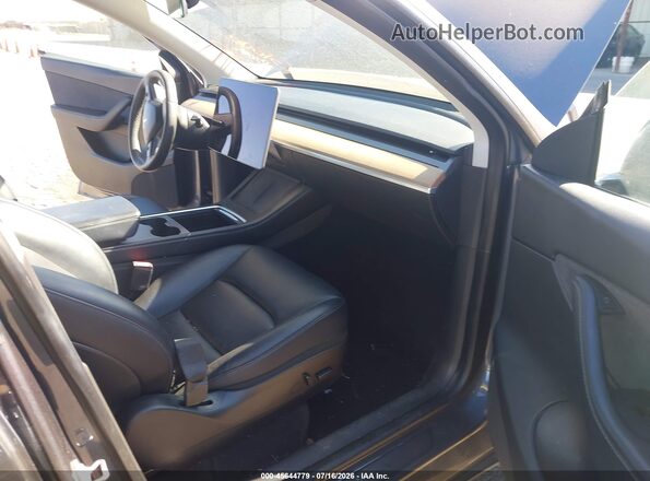 7SAYGDEF7NF346237 2022 TESLA MODEL Y Gray Vista interior delantera