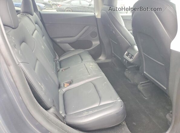 7SAYGDEF7PF588190 2023 TESLA MODEL Gray Widok tylnych siedzeń