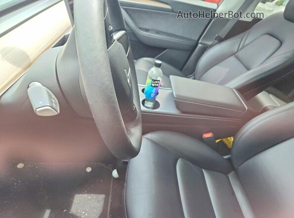 7SAYGDEF7RF043335 2024 TESLA MODEL Gray Սարքավորումների վահանակի տեսք