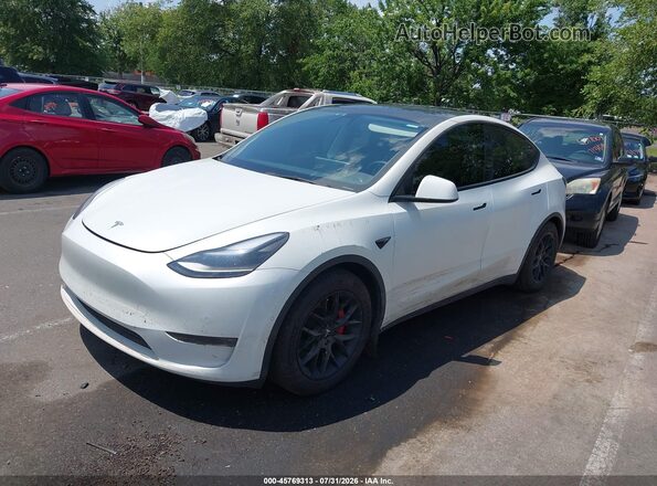 7SAYGDEF8NF455418 2022 TESLA MODEL Y White Vista tres cuartos delantera izquierda
