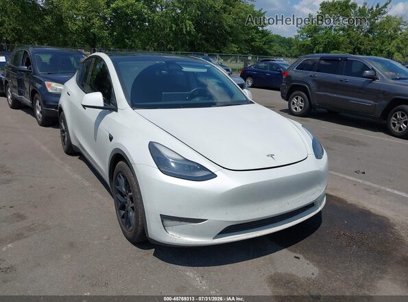 7SAYGDEF8NF455418 2022 TESLA MODEL Y White Vista frontal