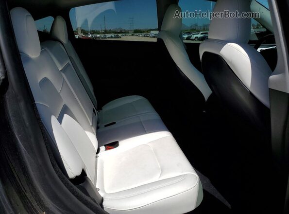 7SAYGDEF8PF948695 2023 TESLA MODEL Gray Vista de los asientos traseros