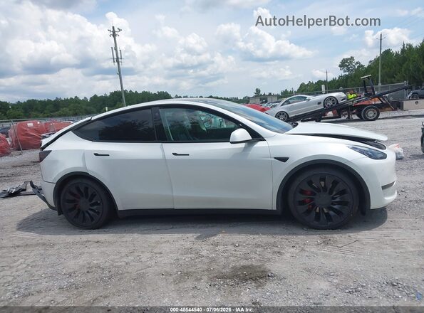 7SAYGDEF9NF414666 2022 TESLA MODEL Y White Widok wnętrza 360 stopni