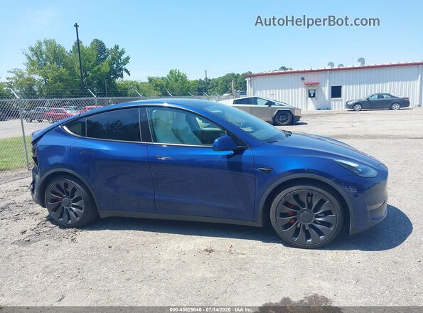 7SAYGDEF9PF645733 2023 TESLA MODEL Y Blue Widok wnętrza z tyłu